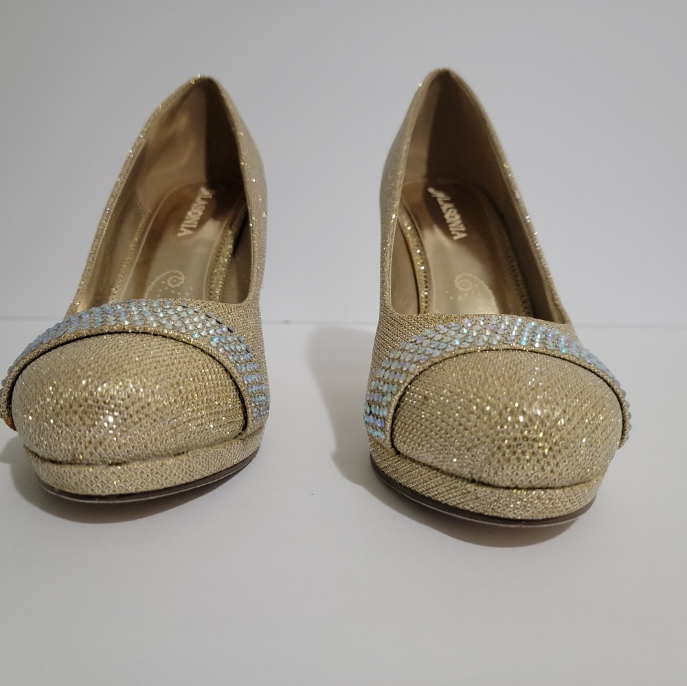Lasonia Golden Heels